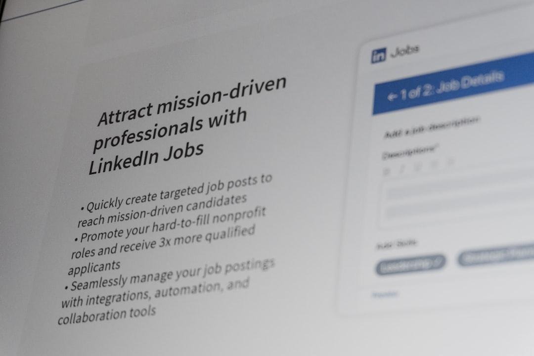 Linkedin jobs website interface with job details
